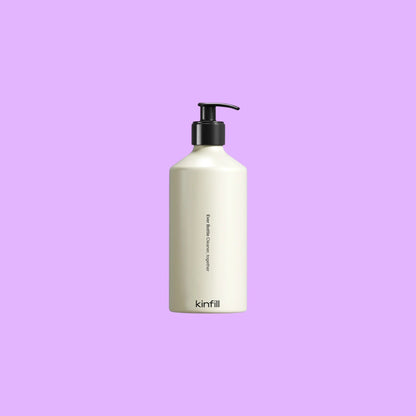 Kinfill refillable 500ml aluminium pump bottle in off-white with a black dispenser nozzle (view 2).