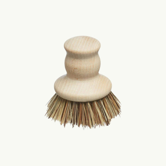 BRiMM REGN wooden pot brush with FSC-certified beech wood handle and natural plant-based scrubbing bristles.